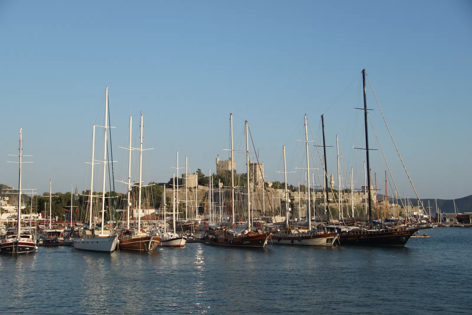 Bodrum Kalesi ve yelkenliler