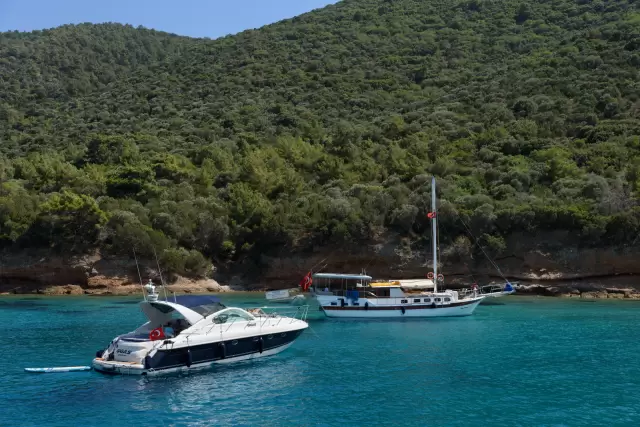 Karaada ve Sıcak Su Mağarası
